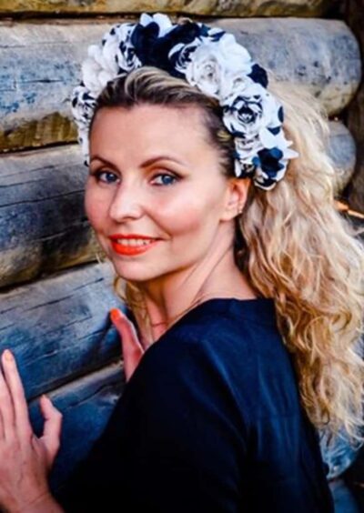 Anna, 41