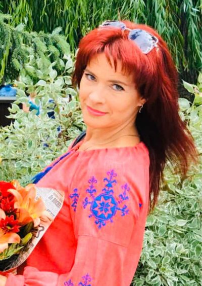 Valentina, 44