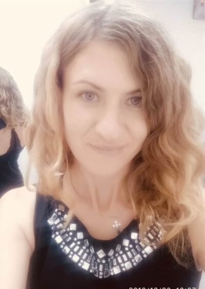 Viktoria, 32