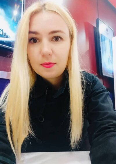 Anna, 27