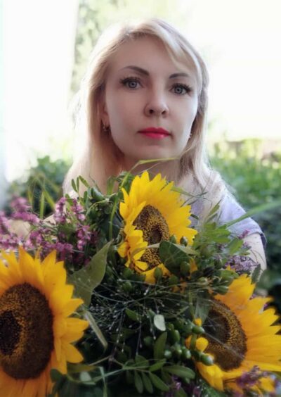 Valentina, 40