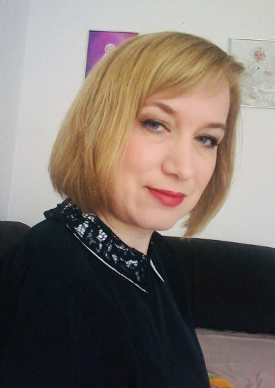 Viktoria, 44