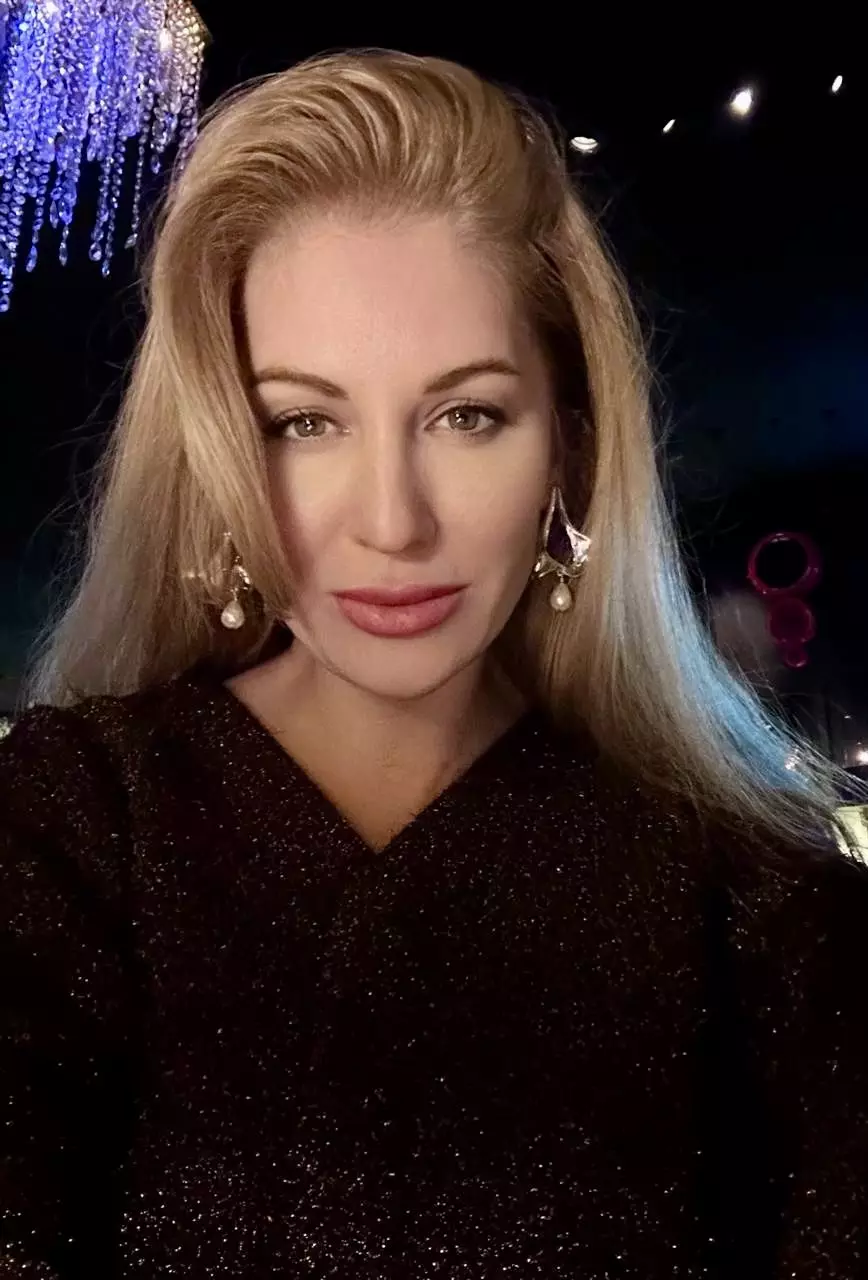 Ksenya, 44